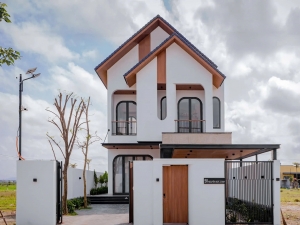 C’s Villa Quang Tri: A Refreshing Oasis with Pukaco Venice Concrete