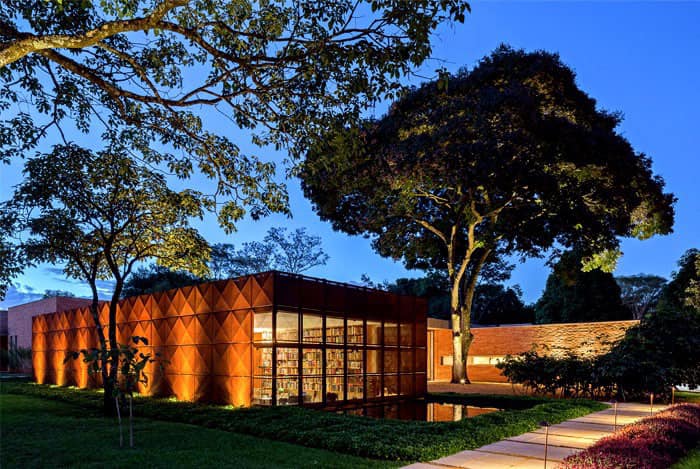 The Rust Effect Paint Brings Outdoor Spaces To Vintage Charm Bohemian Villa in Brazil