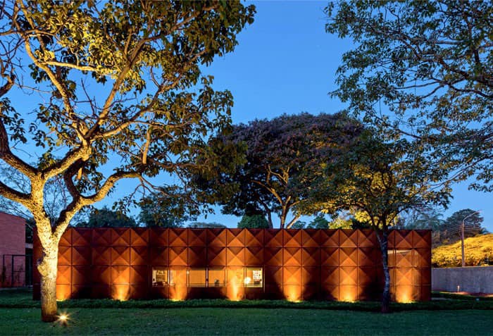 The Rust Effect Paint Brings Outdoor Spaces To Vintage Charm Bohemian Villa in Brazil