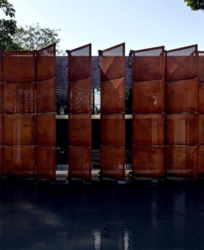 The Rust Effect Paint Brings Outdoor Spaces To Vintage Charm Bohemian Villa in Brazil