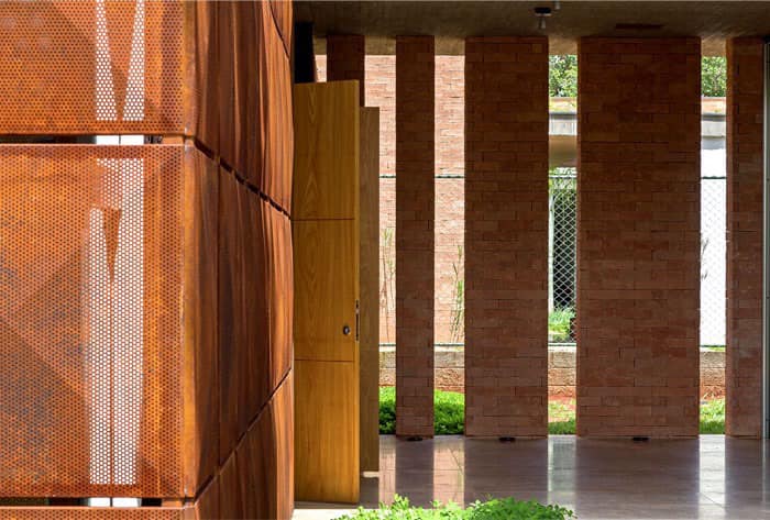 The Rust Effect Paint Brings Outdoor Spaces To Vintage Charm Bohemian Villa in Brazil