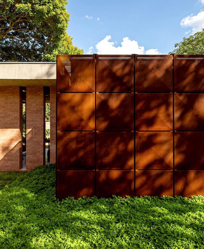 The Rust Effect Paint Brings Outdoor Spaces To Vintage Charm Bohemian Villa in Brazil