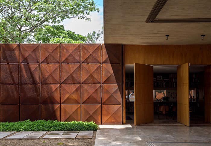 The Rust Effect Paint Brings Outdoor Spaces To Vintage Charm Bohemian Villa in Brazil